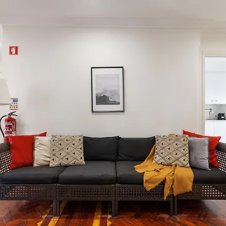 Spacious 7bed In Arroios Lisboa