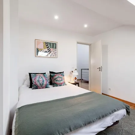 Spacious 7bed In Arroios