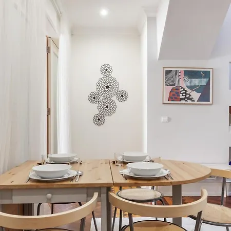 Spacious 7bed In Arroios Лиссабон