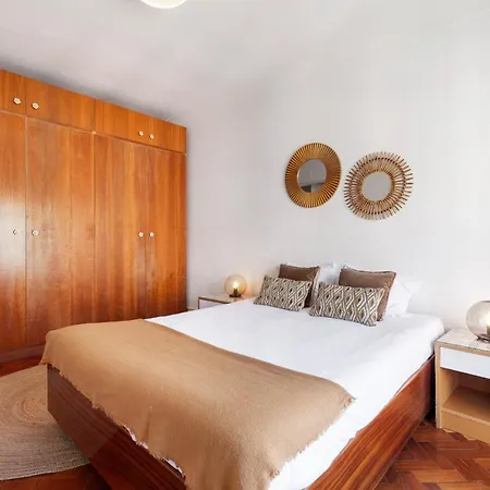 Spacious 7bed In Arroios *