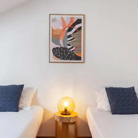 Spacious 7bed In Arroios Лиссабон