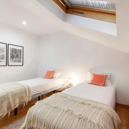 Spacious 7bed In Arroios